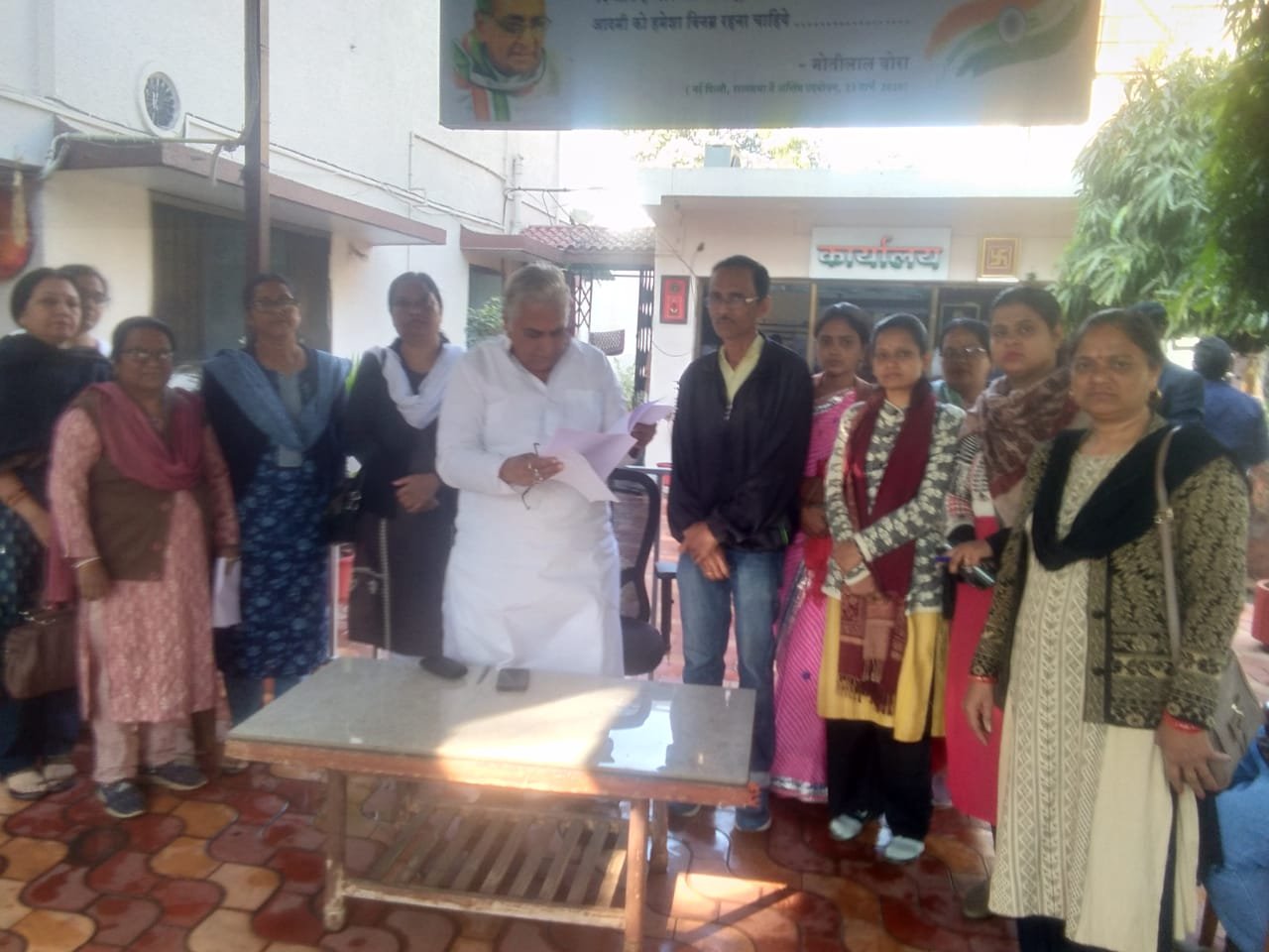 जेआरडी स्कूल के शिक्षक और स्टाफ ने प्राचार्य की शिकायत वोरा से की