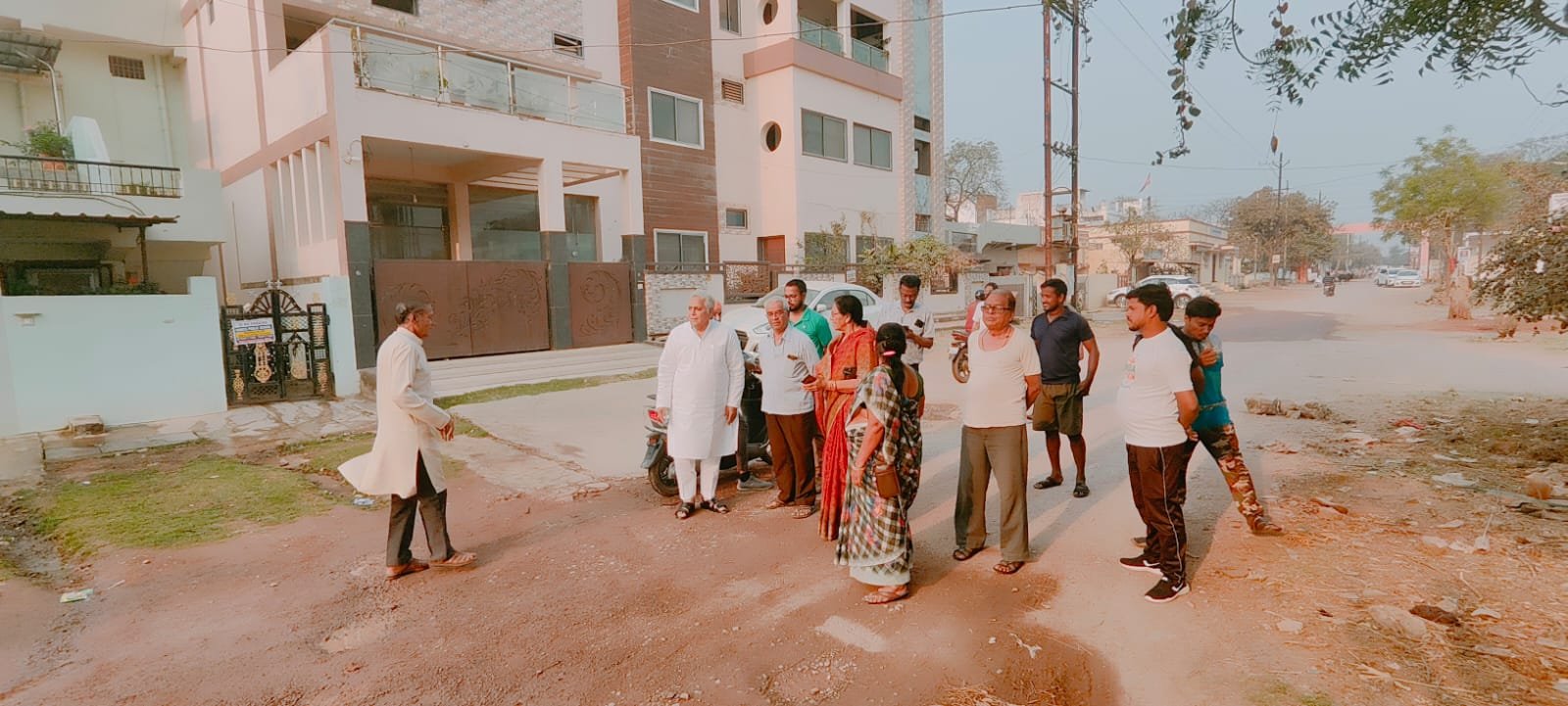 पटरी पार एवं बोरसी क्षेत्र के 5 करोड़ के विकास कार्यों का विधायक ने किया निरीक्षण