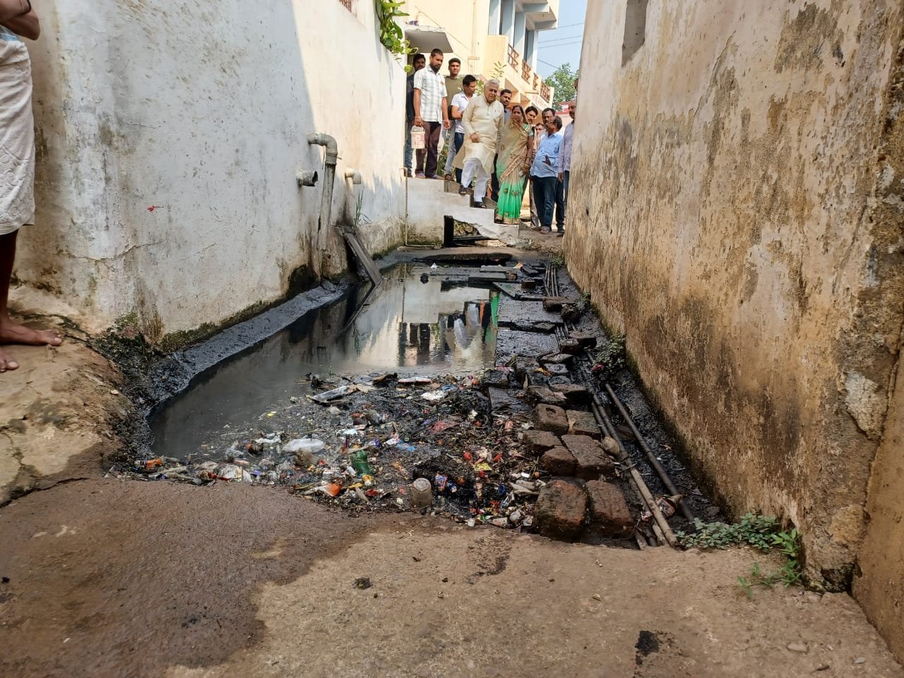 बेशर्म निगम अफसर, विधायक वोरा की भी नहीं सुन रहे, तीन दिन से दौरा कर रहे फिर भी सफाई की लचर व्यवस्था