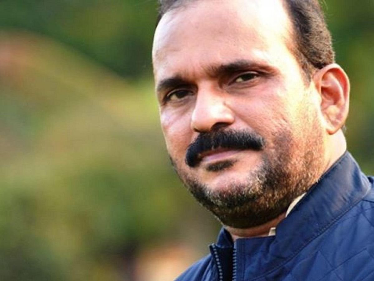 हासिए पर चल रहे योगेश तिवारी बेमेतरा में जमीन तलाश रहे, जल्द बीजेपी में शामिल होने के कयास, नजर आ रहे सांसद विजय बघेल के साथ