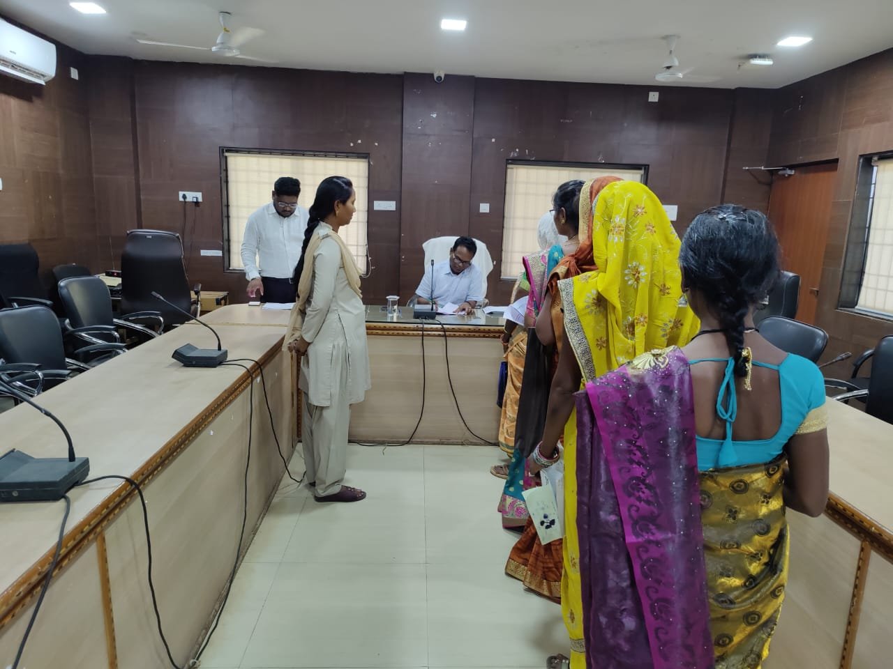 जनचौपाल में कलेक्टर हुए आम नागरिकों से रु-ब-रु, मांग एवं शिकायत संबंधित 40 आवेदन मिले