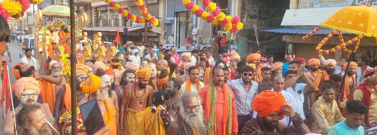 जौग में 4 मई तक गणेश महायज्ञ, निकली कलश यात्रा, नागा साधुओं ने दिखाए करतब, किसान नेता योगेश तिवारी भी हुए शामिल