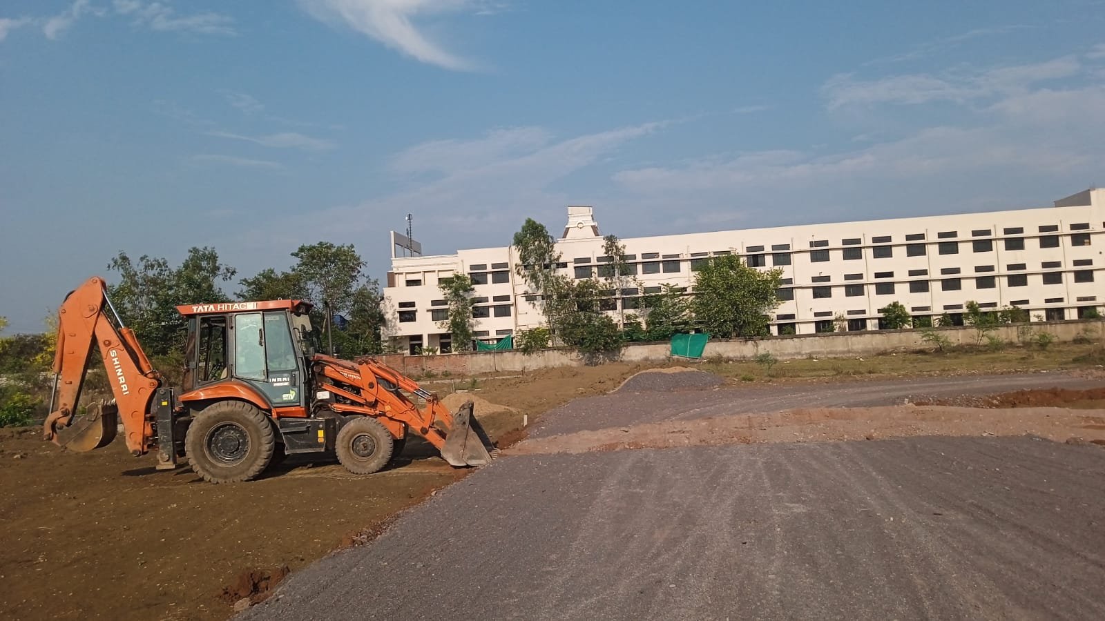 पुलगांव में राजनीतिक संरक्षण में अवैध प्लाटिंग, शिकायत के बाद महावीर कालोनी निवासी रोशन जैन के खिलाफ कार्रवाई