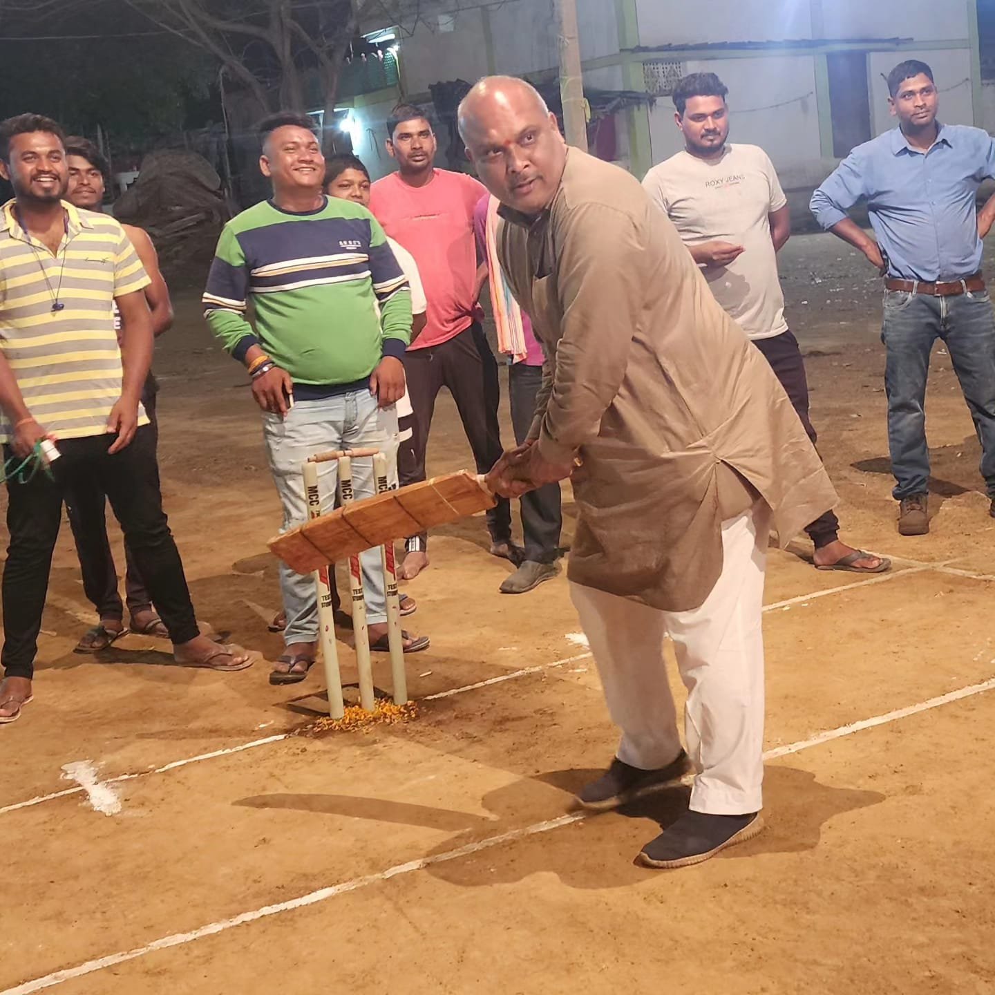 चंगोरी में क्रिकेट स्पर्धा, बीजेपी महामंत्री ललित चंद्राकर ने किया उद्घाटन