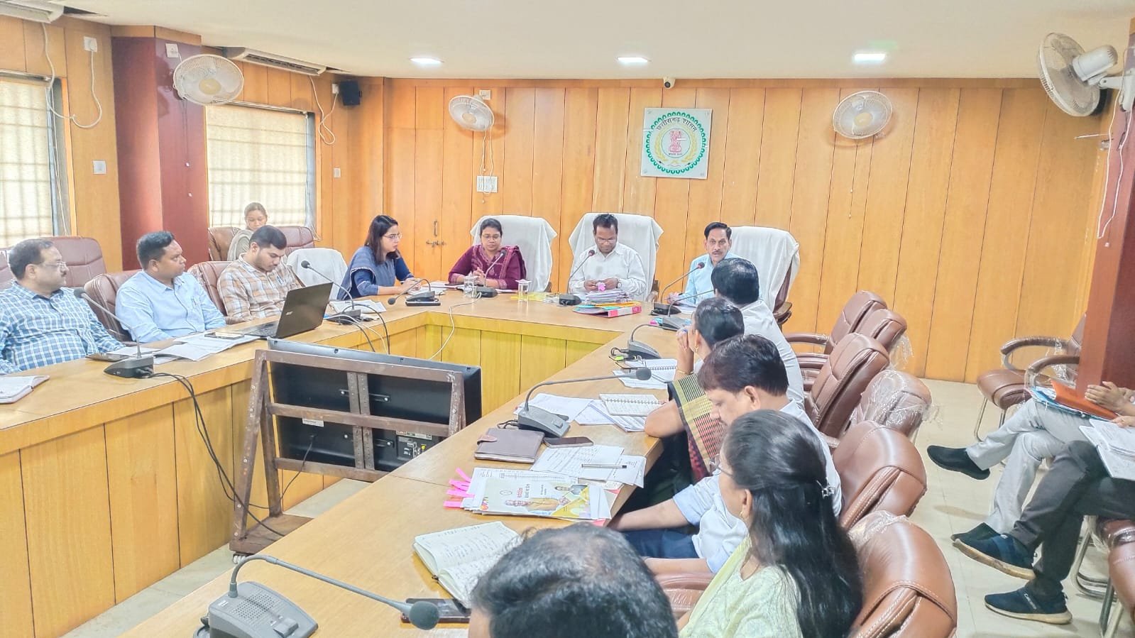 बेरोजगारी भत्ता एवं सामाजिक आर्थिक सर्वे के कार्य में तेजी लाने के निर्देश