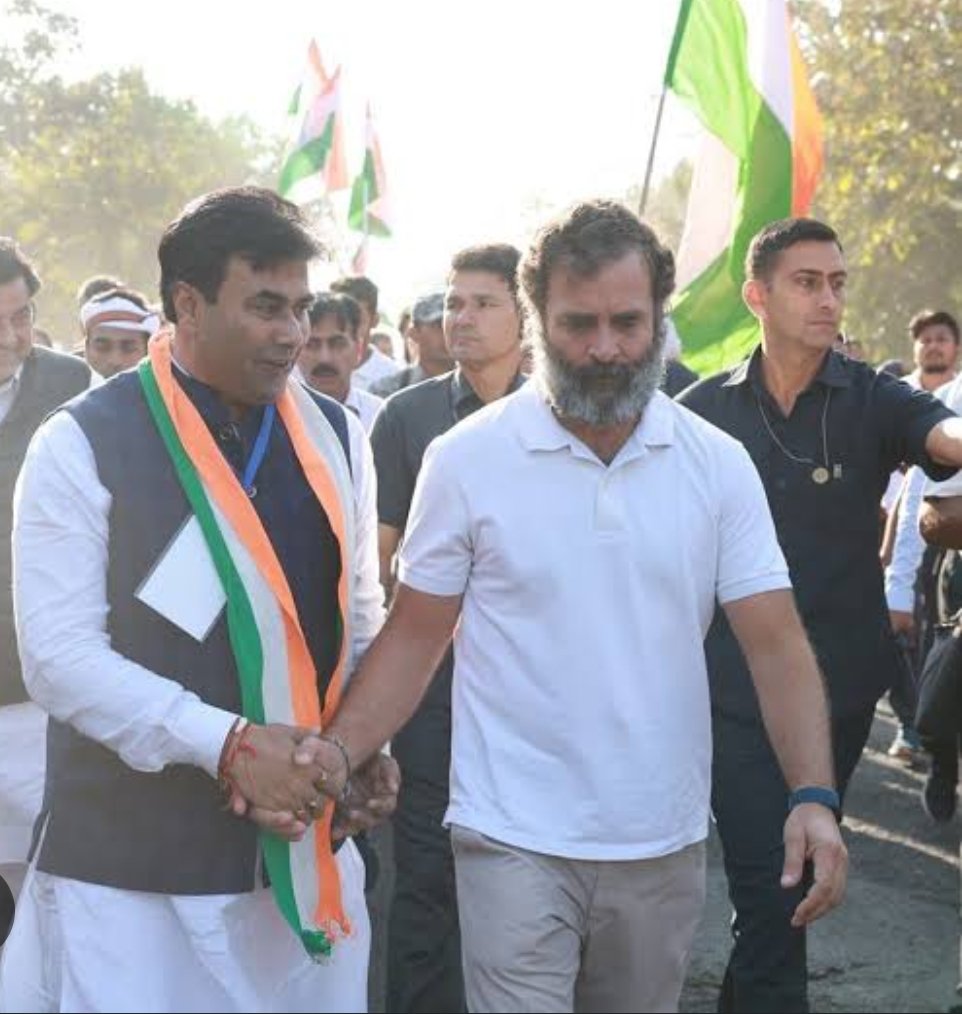 महापौर से मिलने वालों का रेला, विधायक, राज्य मंत्री, बैंक अध्यक्ष से लेकर कई अन्य दिग्गज पहुंचे