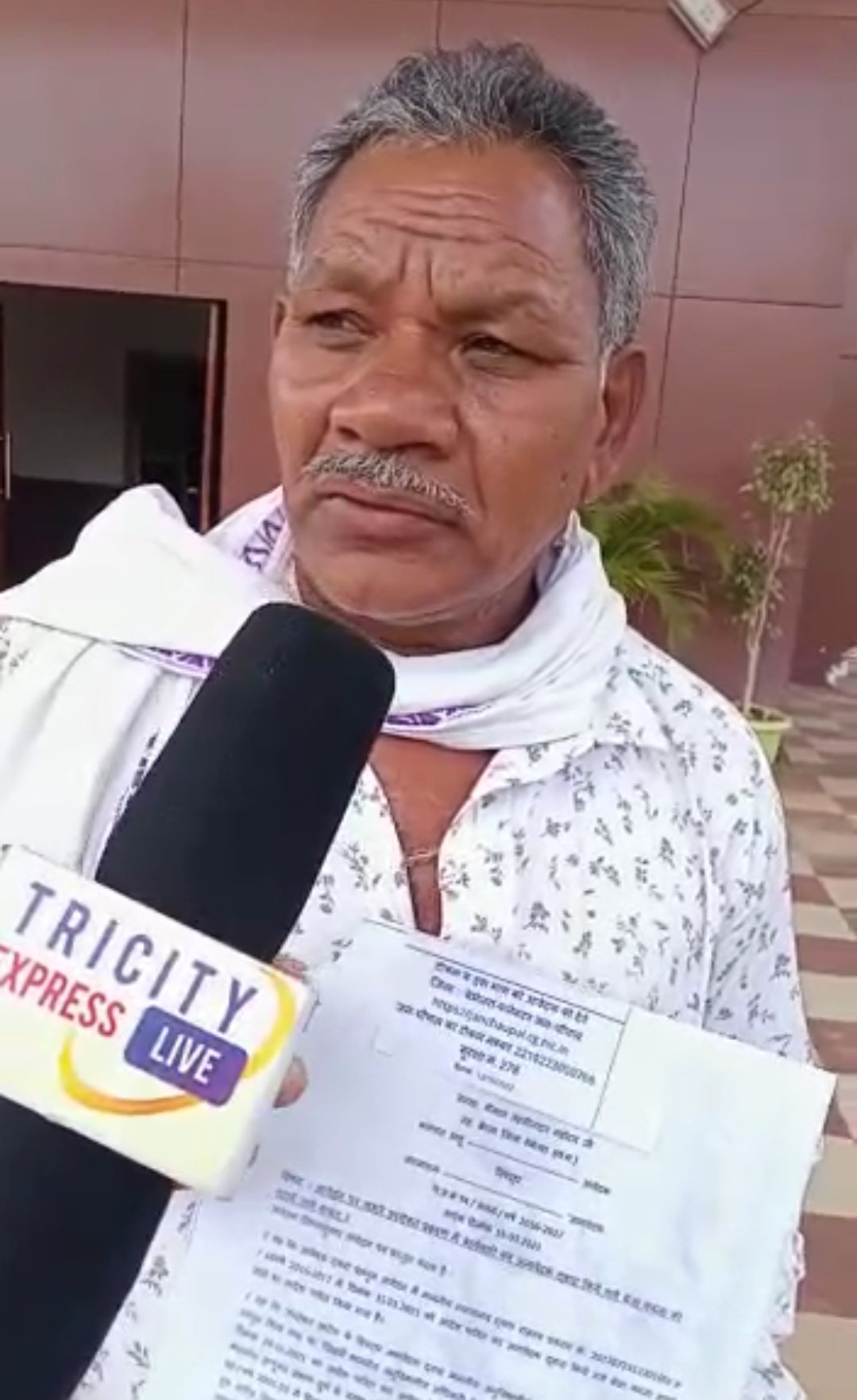 खमरिया में बीच रोड कब्जा, प्रशासनिक महकमें को खुला चैलेंज, हाई कोर्ट के आदेश पर भी कब्जा नहीं हटा, जनदर्शन में शिकायत