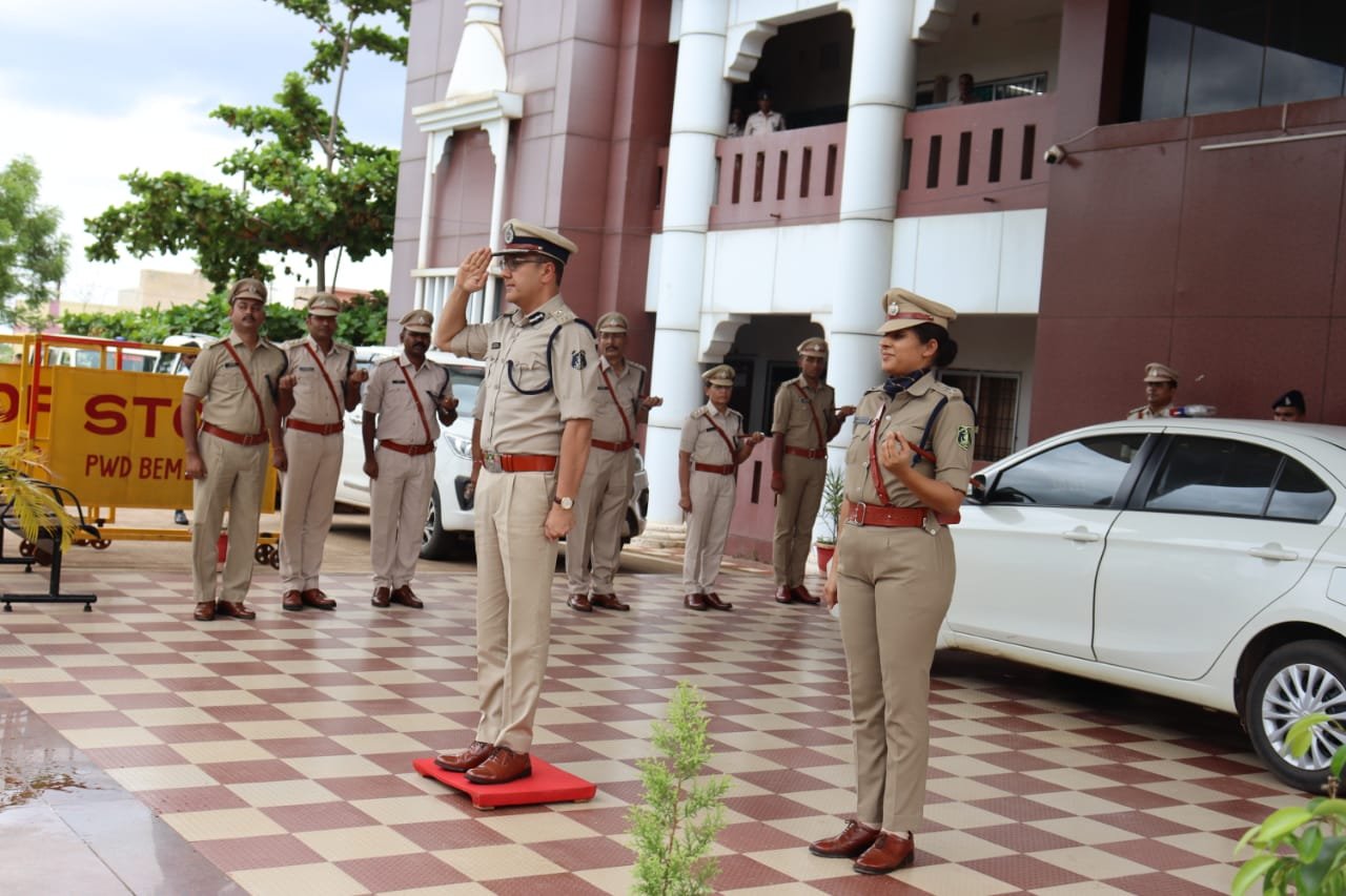 आईजी छाबड़ा पहुंचे बेमेतरा, कम्यूनिटी पुलिसिंग बढ़ाने पर दिया जोर