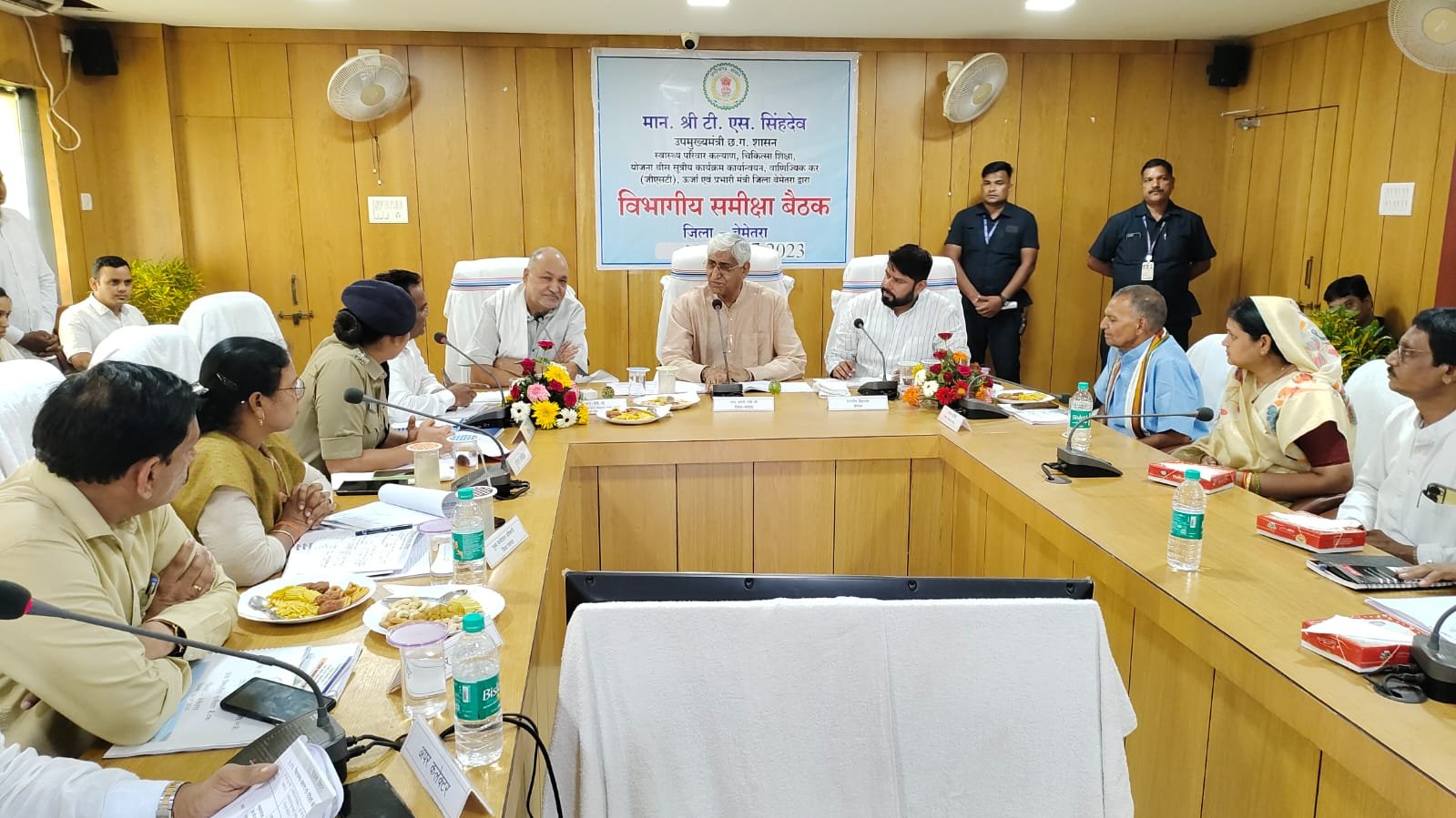 चिकित्सक संवेदनशीलता के साथ काम करें – सिंहदेव