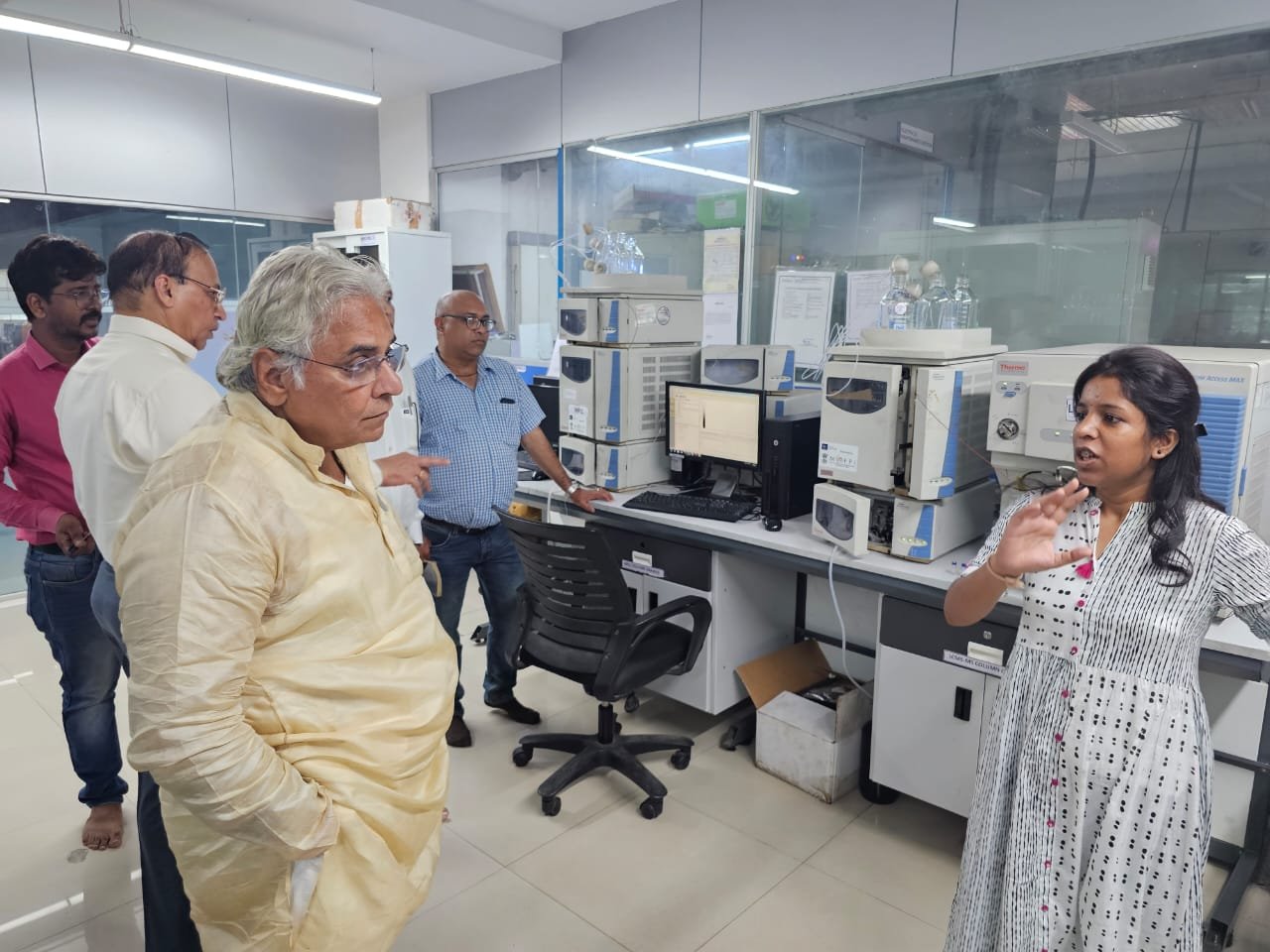 वेयरहाउस के चेयरमैन विधायक अरुण वोरा ने किया नागपुर फूड टेस्टिंग लैब का निरीक्षण 