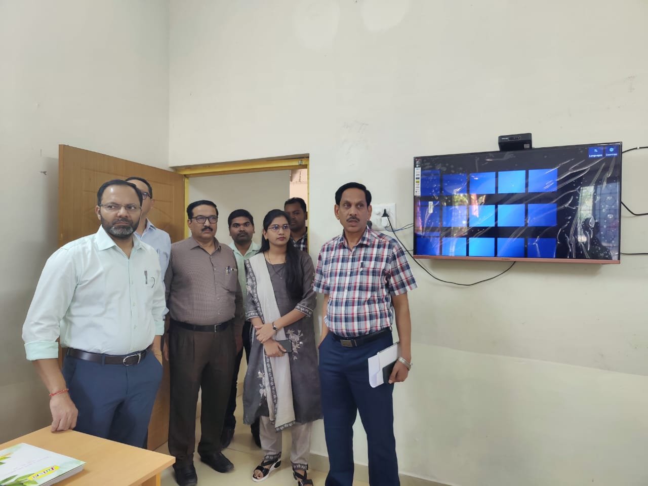 भारत निर्वाचन आयोग द्वारा नियुक्त प्रेक्षक ब्रजेश कुमार सिंह बेमेतरा पहुंचे