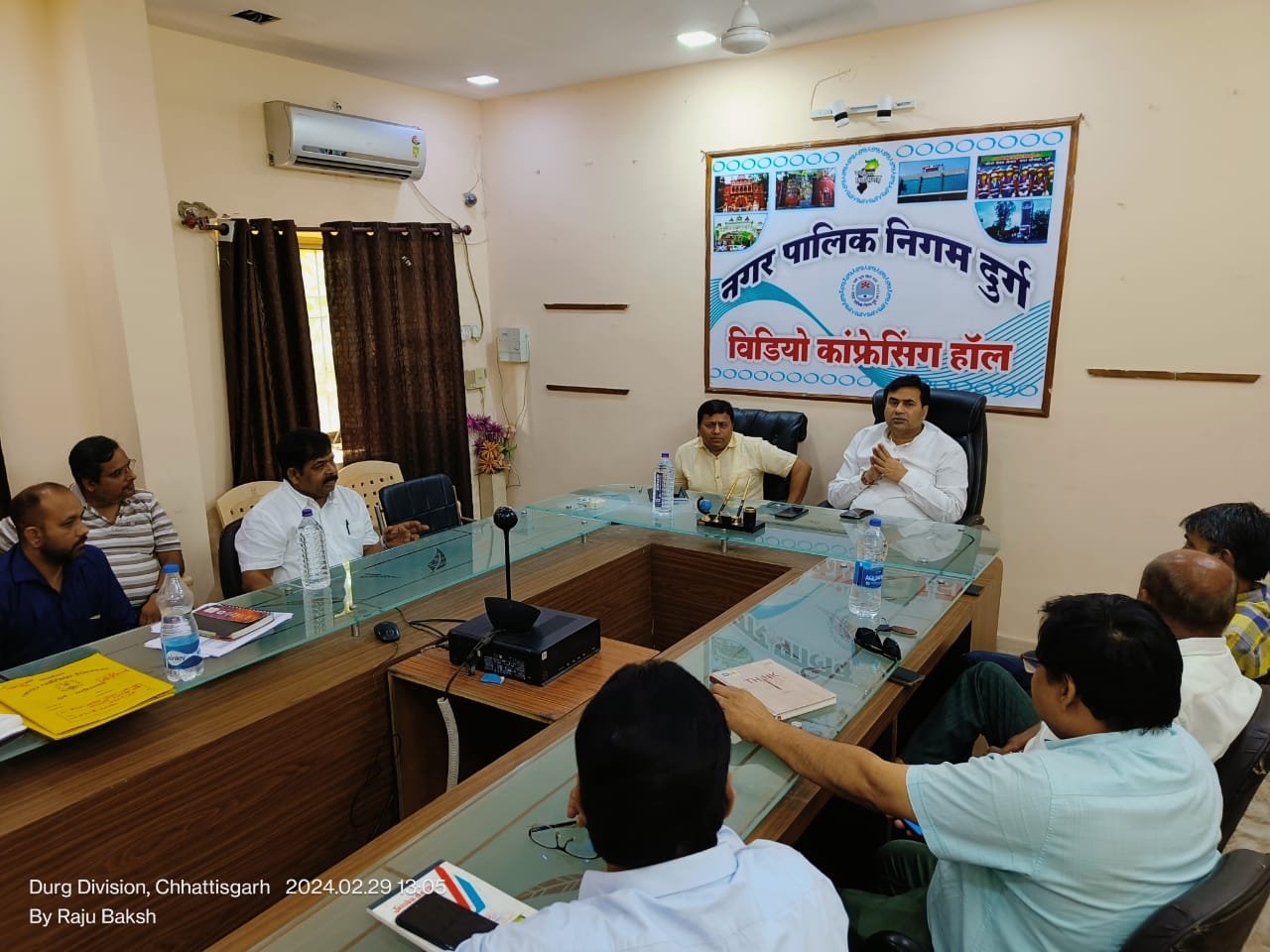 महापौर ने निगम अधिकारियों और ठेका कंपनी को दिये जरूरी निर्देश: गर्मी से पहले बचे कार्यों को पूरा करने कहा