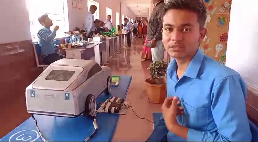 सेजस बेरला में विज्ञान से जुड़े मॉडलों की प्रदर्शनी