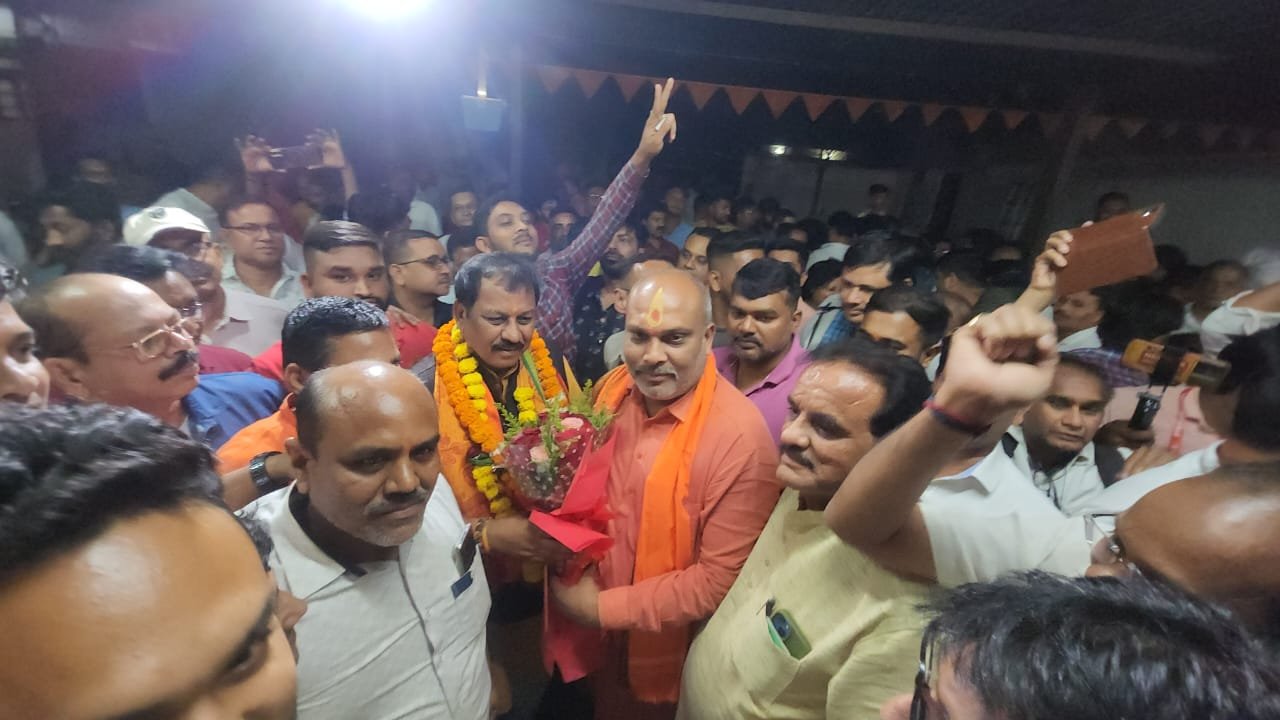 सांसद विजय बघेल से मिले ललित चंद्राकर, टिकट फाइनल होने पर दी बधाई, कहा- मोदी गारंटी पर पूरे देश को भरोसा