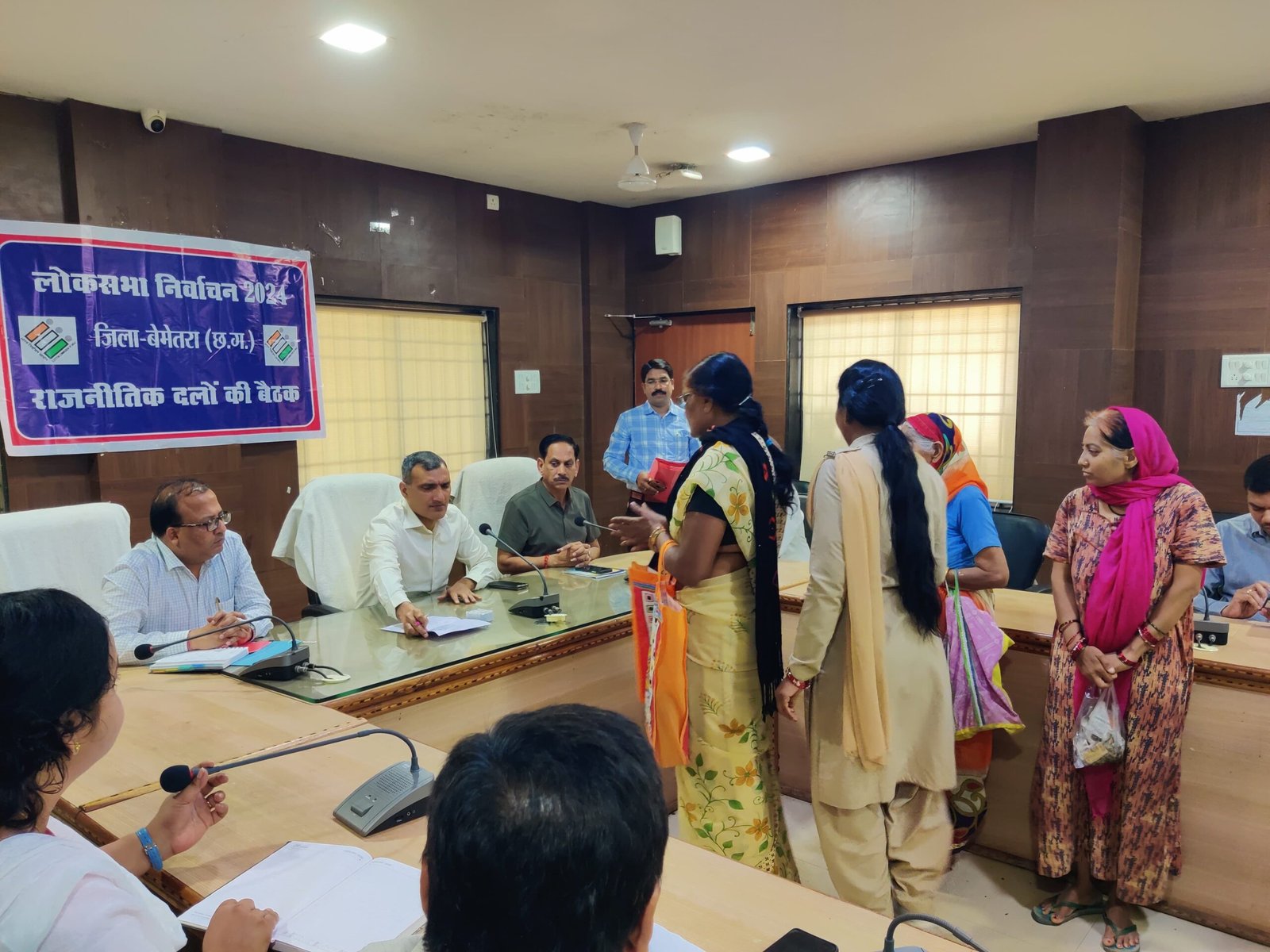 मोहतरा में सरकारी जमीन पर कमर्शियल कॉम्प्लेक्स बनाकर बेच दी, सरपंच के खिलाफ ग्रामीणों का फूटा आक्रोश, शिकायत