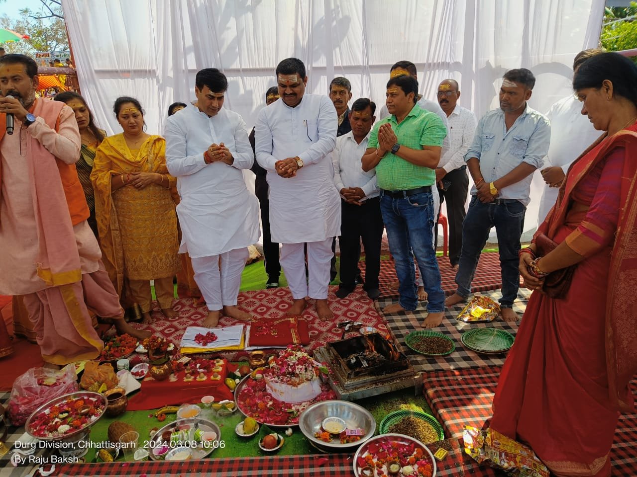 गजेंद्र और धीरज साथ में…महमरा घाट पर शिवरात्रि पूजन में शामिल हुए