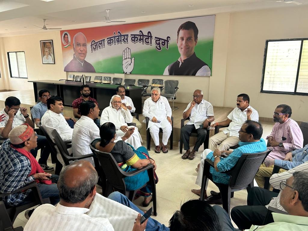 30 को दुर्ग में रहेंगे भूपेश बघेल, इधर कांग्रेस भवन में तैयारियों को लेकर बैठक, वोरा ने कहा- एकजुटता ही कांग्रेस की जीत का मंत्र