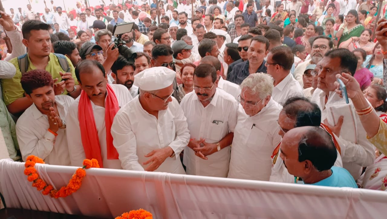 भूपेश बघेल की जनता से अपील :5 साल भाजपा के सांसद विजय बघेल के चुनकर देख लिया… क्या विकास हुआ हम सब ने देख लिया, अब कांग्रेस के राजेंद्र साहू को मौका दें