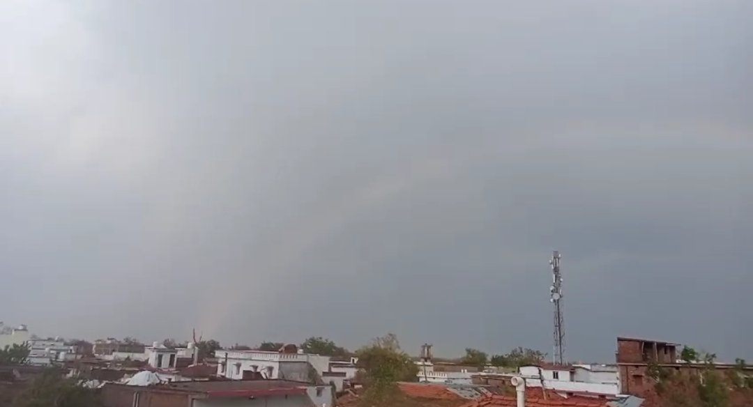 बेमेतरा में बारिश के बाद धूप खिली, शाम को आकाश में रैंबो