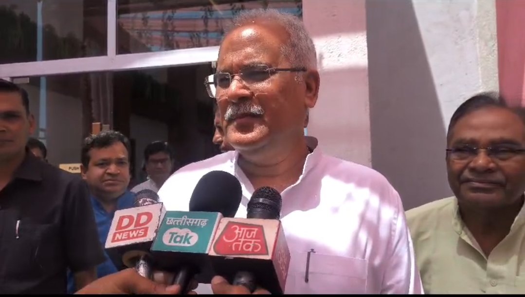 राजनांदगांव से फ्री होते ही भूपेश बघेल दुर्ग में हुए सक्रिय, राजेंद्र साहू को जिताने की जनता से कर रहे अपील, भाजपा में मची खलबली