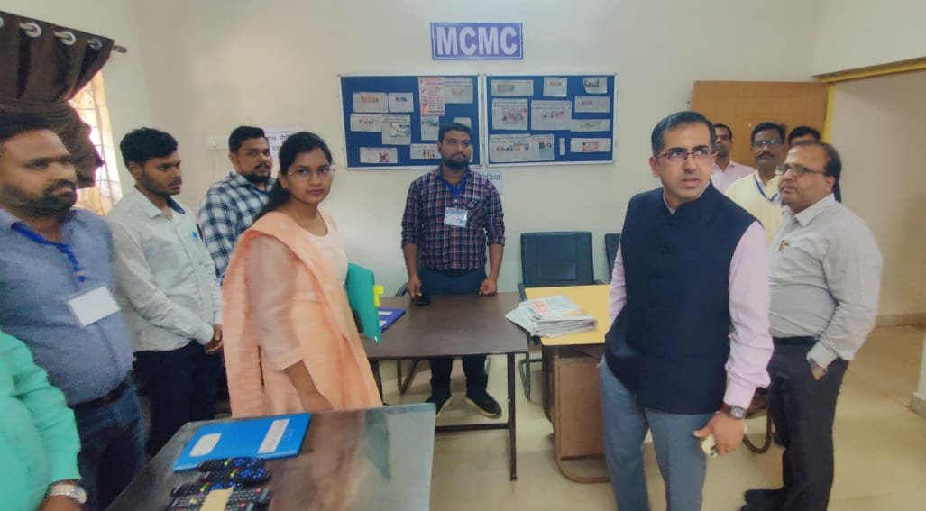 व्यय प्रेक्षक श्री प्रसन्ना ने किया एमसीएमसी, सी-विजिल व कन्ट्रोल रूम का किया निरीक्षण