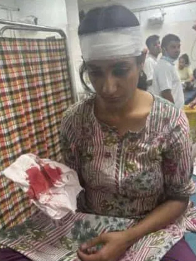 चंडीगढ़ से बीएसपी उम्मीदवार डॉ. ऋतु को सिक्कों से तौला जा रहा था, लकड़ी का तमगा टूटा, डॉ. ऋतु घायल