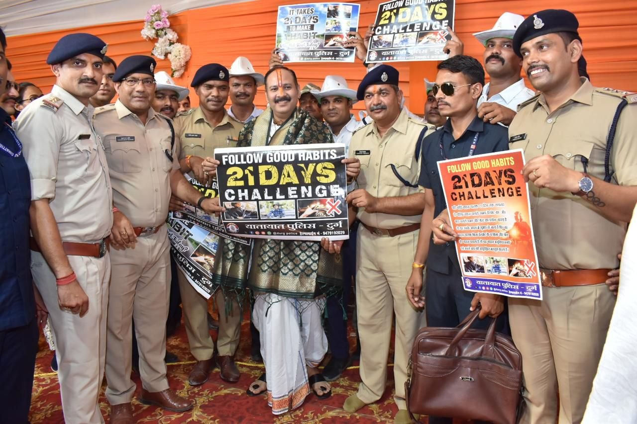 पं. प्रदीप मिश्रा की भक्तों से हेलमेट लगाने, सील बेल्ट लगाने के साथ ट्रैफिक नियमों के पालन की अपील