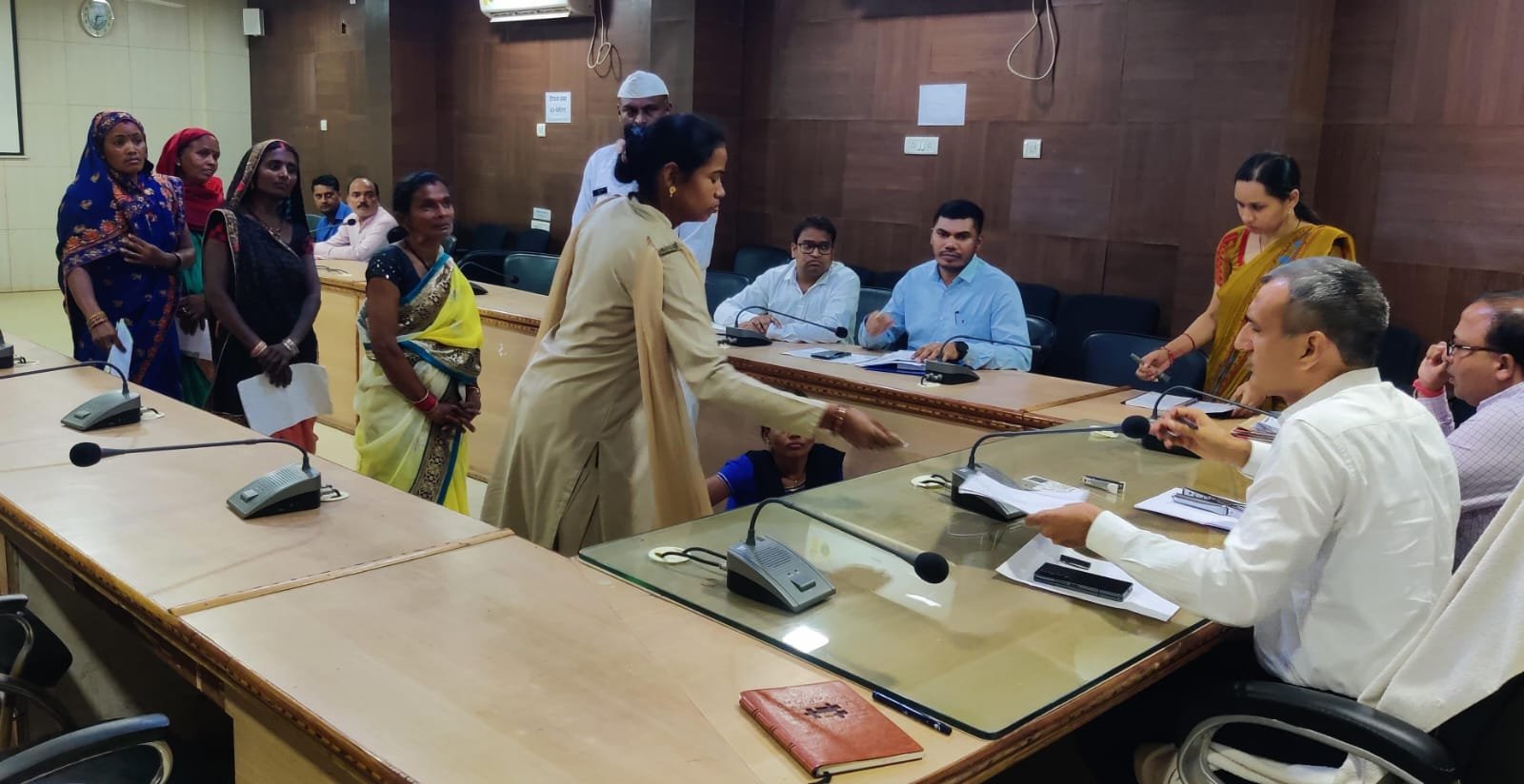 अंधियारखोर में सरकारी लगानी जमीन पर कब्जा, जनदर्शन पहुंचा मामला