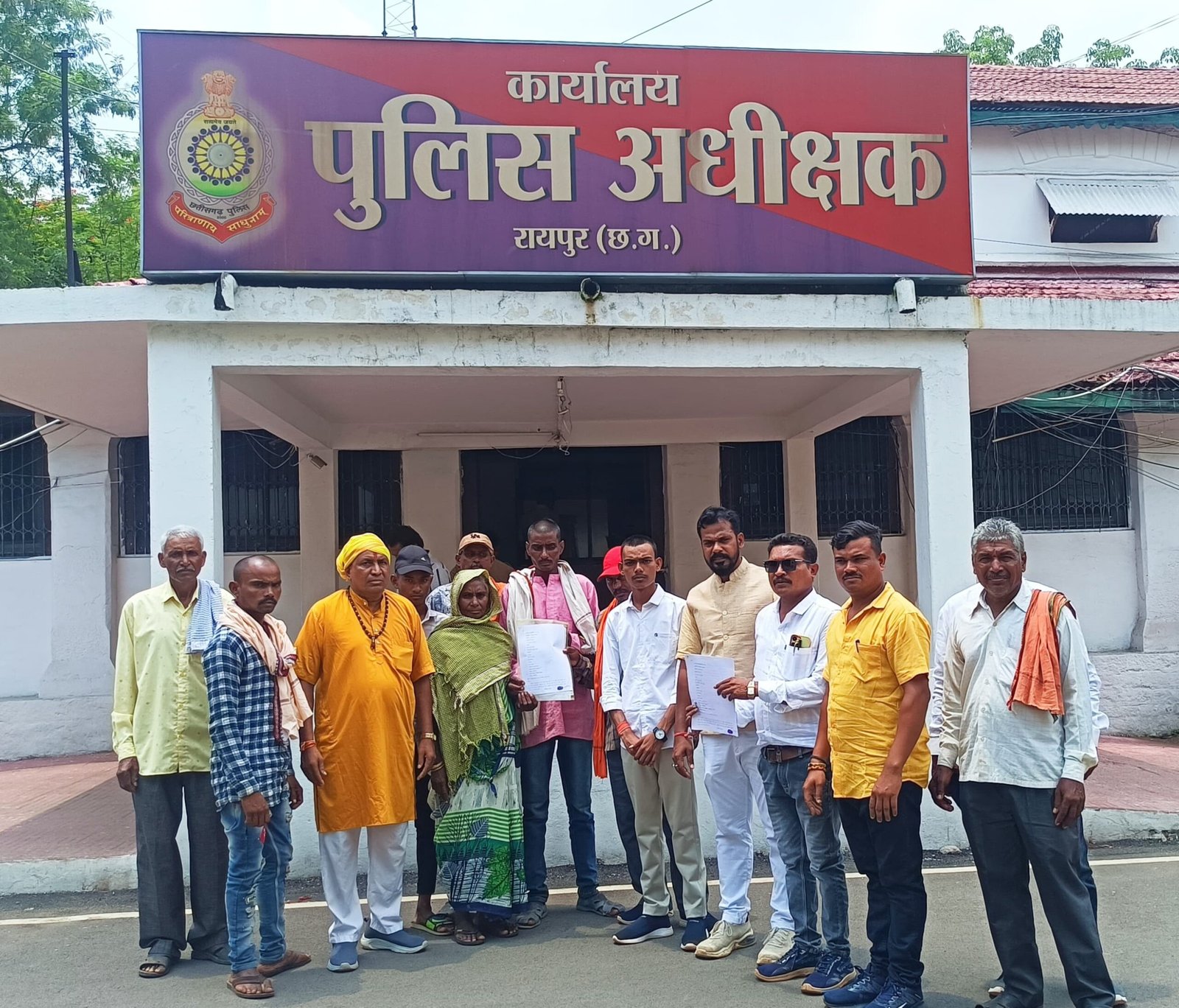 पारागांव में रेत का अवैध खनन, लापरवाही के चलते मजदूर की मौत, ग्रामीणों ने मोर्चा खोला, खनिज माफिया पर कार्रवाई के लिए पुलिस अधीक्षक से मिले