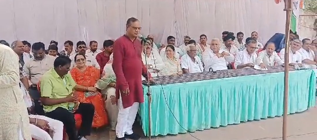 बलोदाबाजार की घटना के बाद कांग्रेस ने मुख्यमंत्री से इस्तीफे की मांग, बेमेतरा में धरना दिया