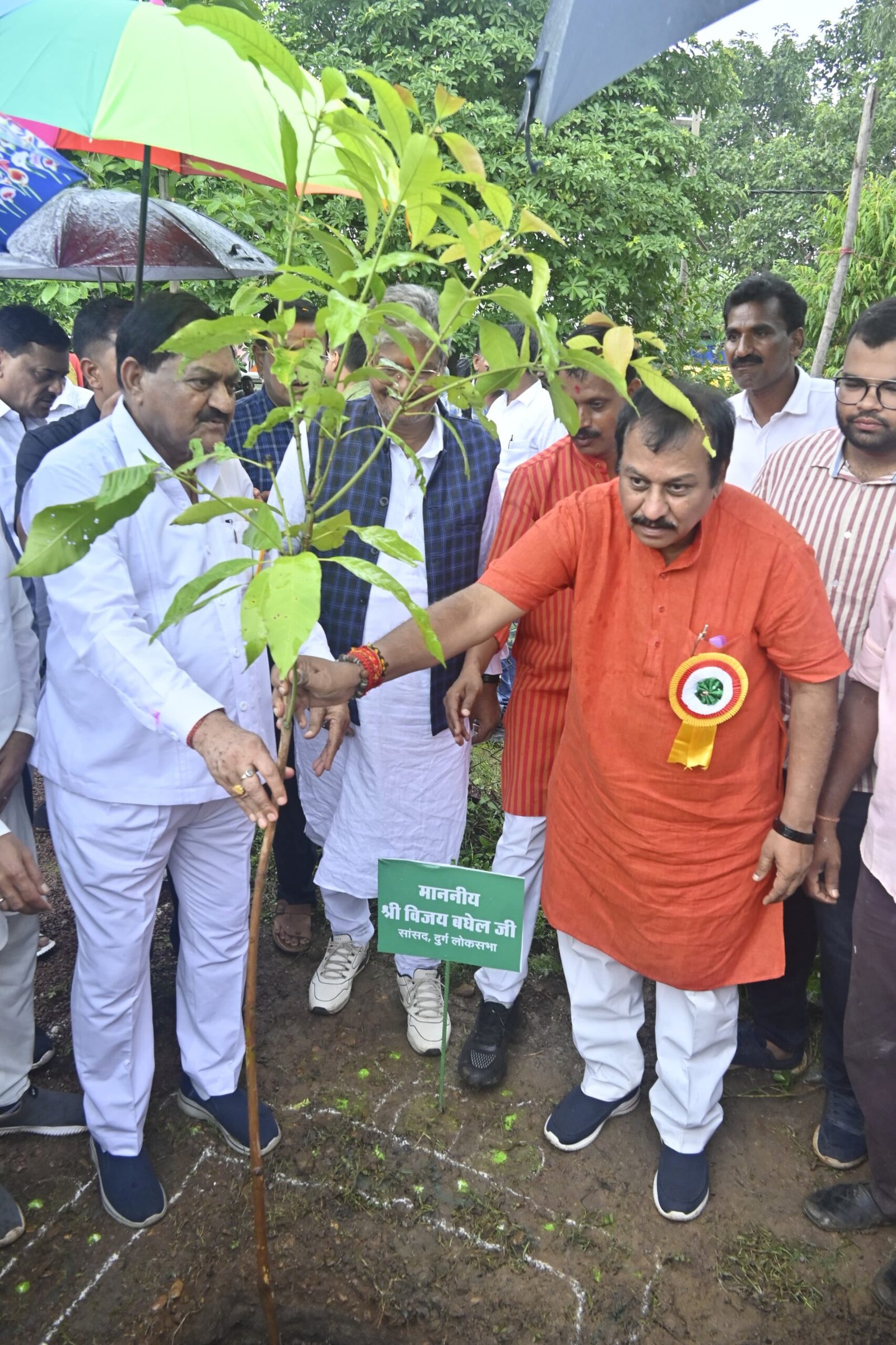 अंधियारखोर में शाला प्रवेशोत्सव, सांसद बघेल और मंत्री दयालदास हुए शामिल