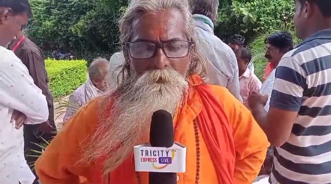 मुरुम का अवैध खनन, ग्रामीणों का आक्रोश फूटा, सरपंच को बर्खास्त करने की मांग