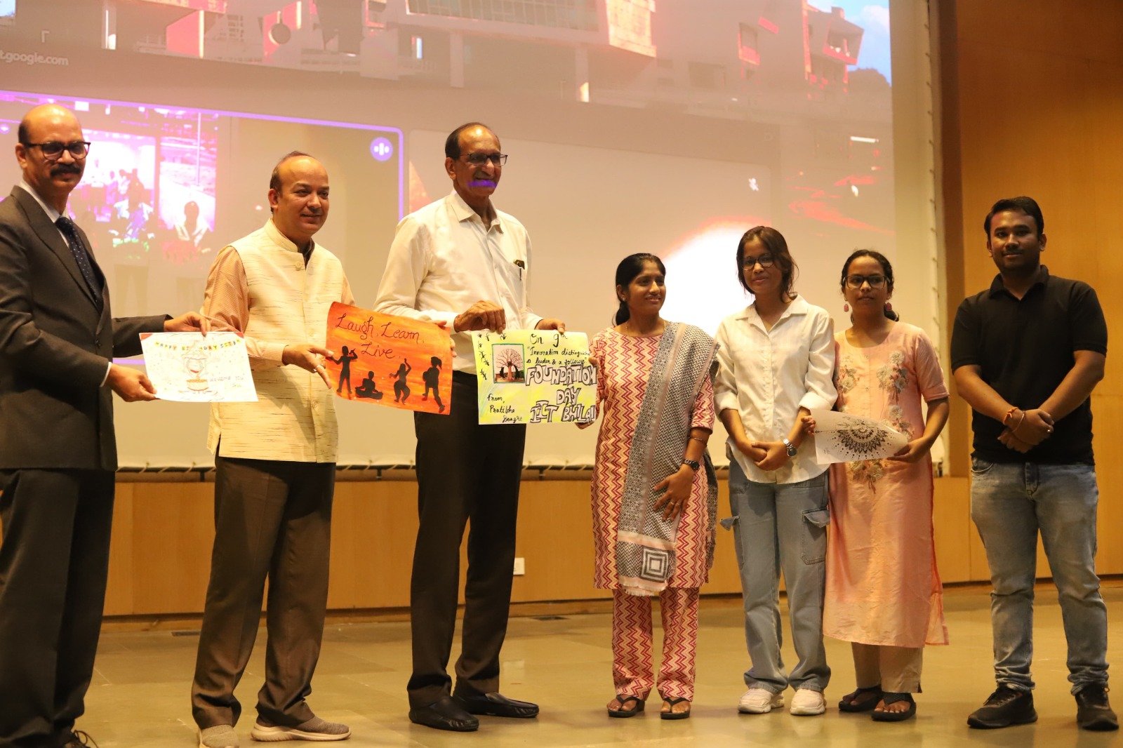 युवाओं का भविष्य गढ़ रहा हमारा आईआईटी, 9वें दीक्षांत समारोह में सर्वश्रेष्ठ कर्मचारी सम्मानित