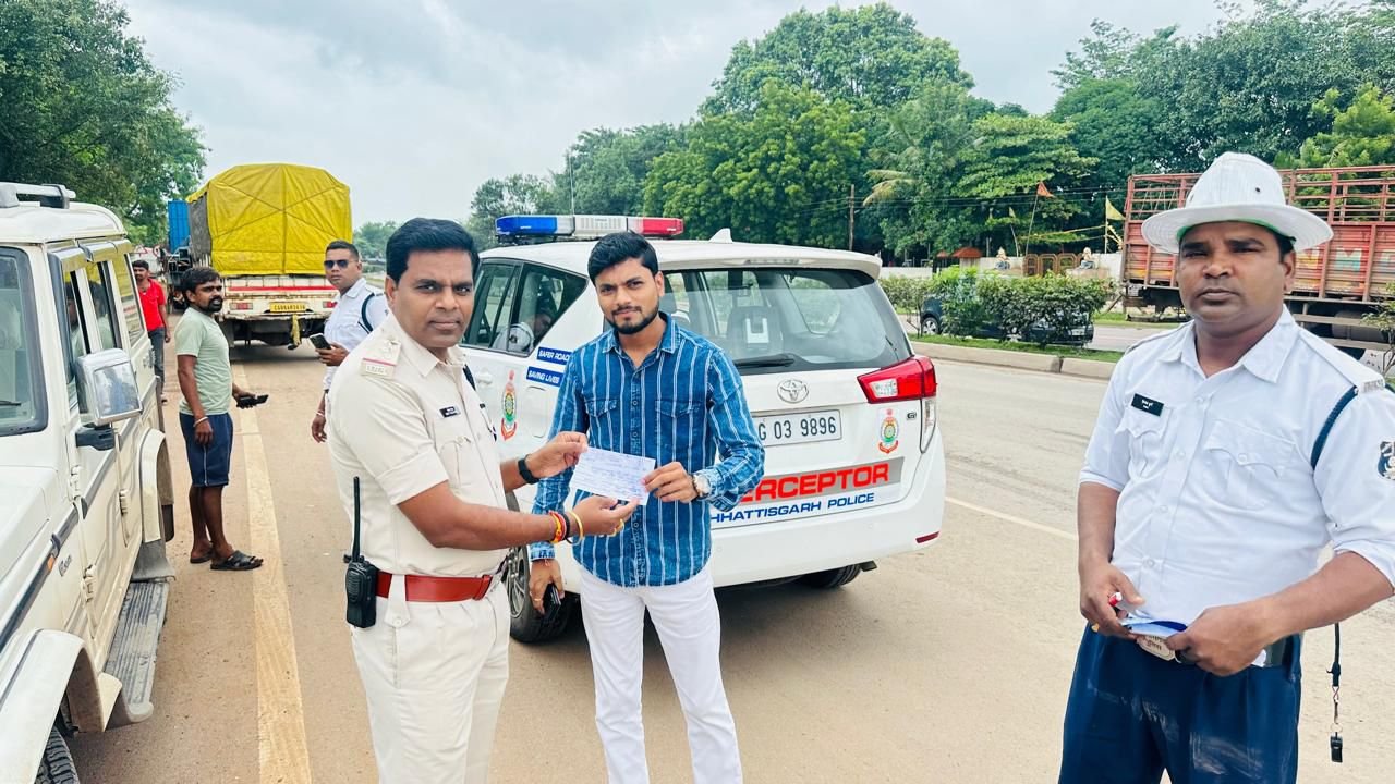 ट्रैफिक रूल्स तोड़ने वालों की पहचान अब इंटरसेप्टर वैन से, ब्लैक फिल्म, तेज रफ्तार, नशे की हालत में वाहन चलाने वालों की खैर नहीं