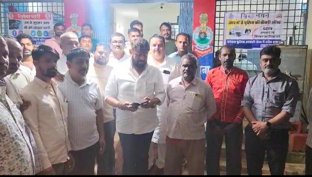 पूर्व विधायक आशीष छाबड़ा के काफिले को सरदा जाने से रोका, मारपीट भी की, इधर छाबड़ा समर्थकों ने भी क्रांति सेना के कार्यकर्ताओं पर चलाए लात-घूंसे, देखिए पूरी खबर…