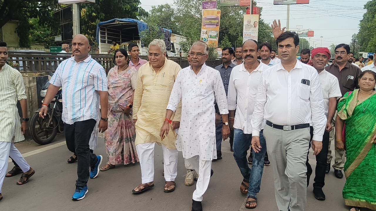 राहुल गांधी पर विवादित टिप्पणी के विरोध में एफआईआर, वोरा बोले- राहुल गांधी के खिलाफ बयानबाजी मंजूर नहीं