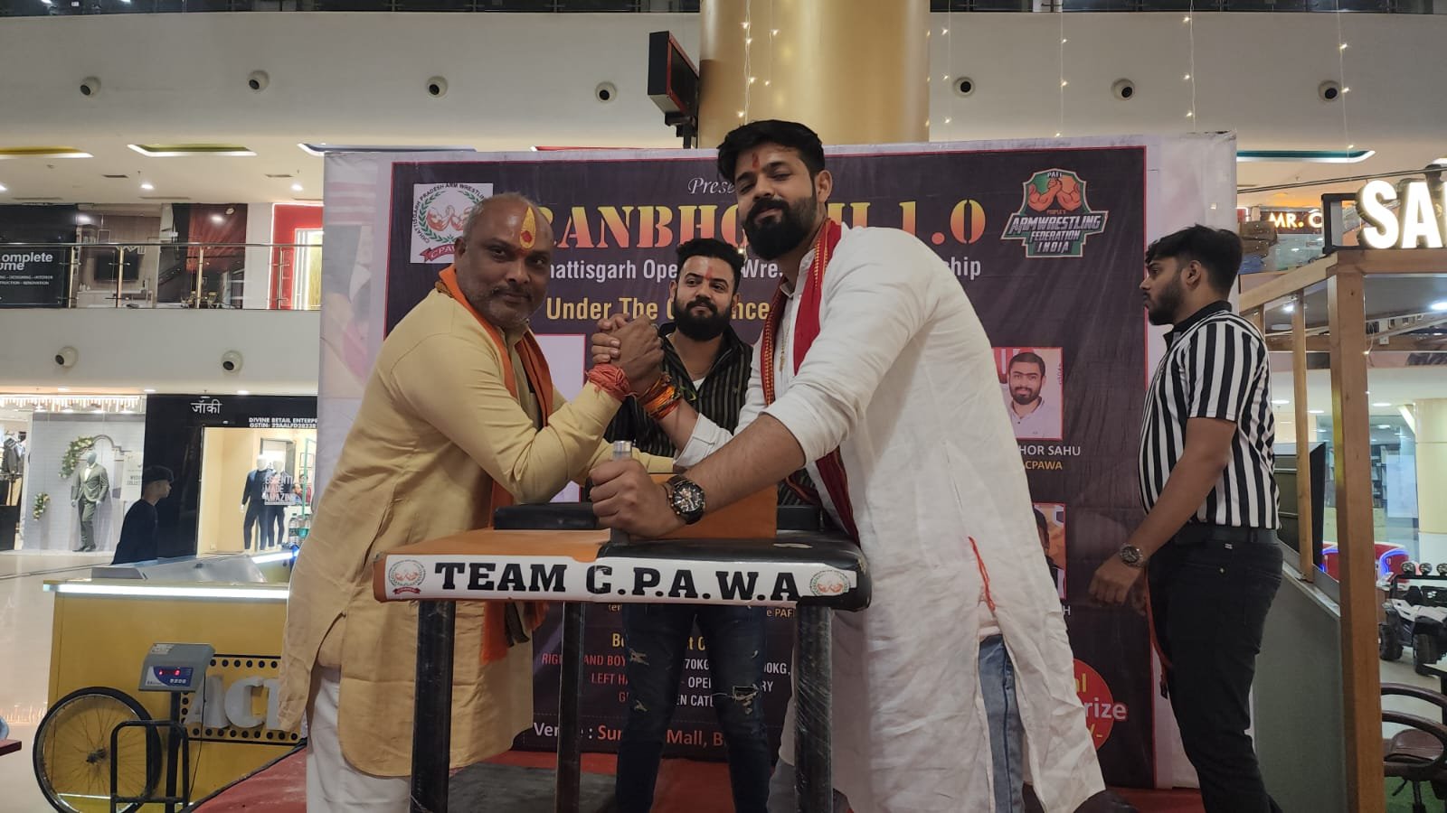 आर्म्स रेसलिंग प्रतिस्पर्धा में दुर्ग ग्रामीण विधायक ललित चंद्राकर ने भी हाथ आजमाया, कहा – आत्मविश्वास से मिलती है सफलता