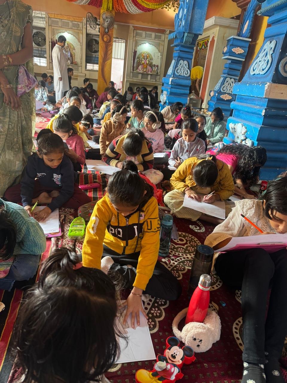 गुरुकुल परिवार ने महेश कॉलोनी में आयोजित की ड्राइंग प्रतियोगिता