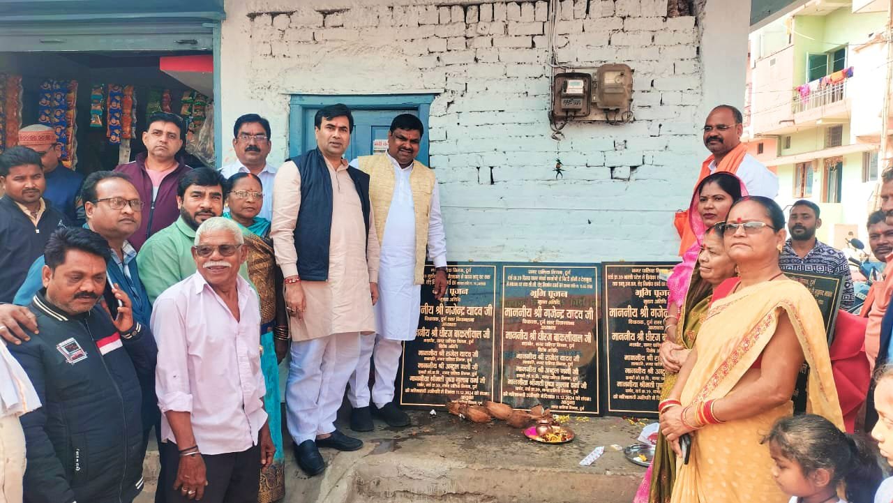 विधायक और महापौर ने मीनाक्षी नगर में देवांगन समाज भवन और डिपरा पारा में नाली,सड़क निर्माण कार्य का किया भूमिपूजन