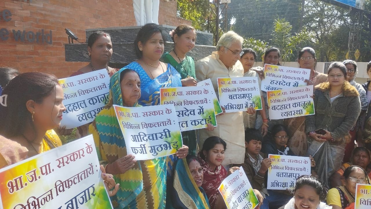 महिला कांग्रेस का आक्रोश: भाजपा सरकार की 1 वर्ष की असफलताओं पर जोरदार प्रदर्शन, वोरा भी पहुंचे