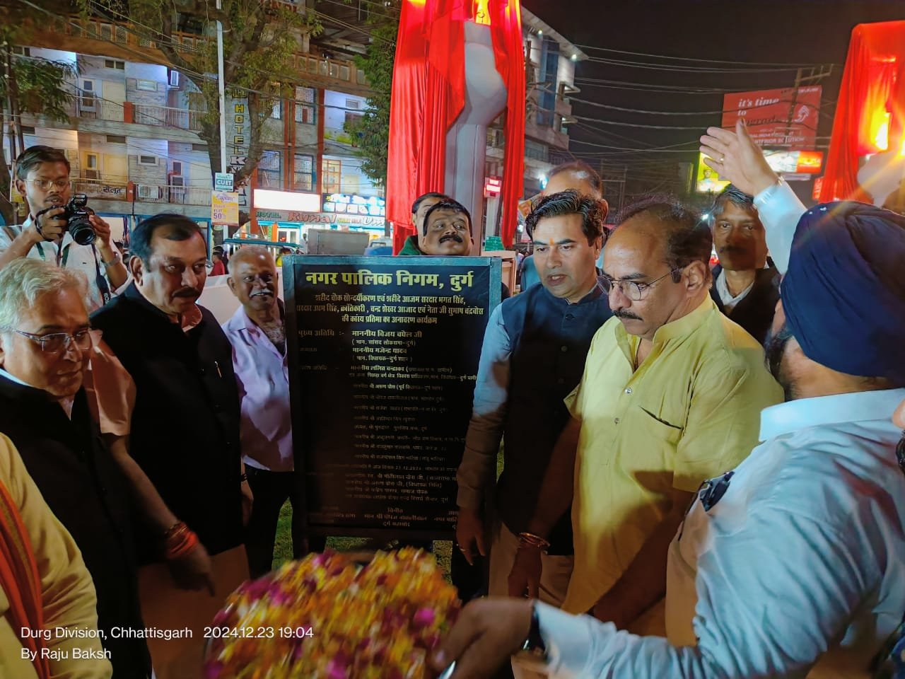 मोर शहर मोर जिम्मेदारी अंतर्गत शहीद चौक का अनावरण, सांसद, विधायक व महापौर ने शहीद वीरो की प्रतिमा का किया अनावरण