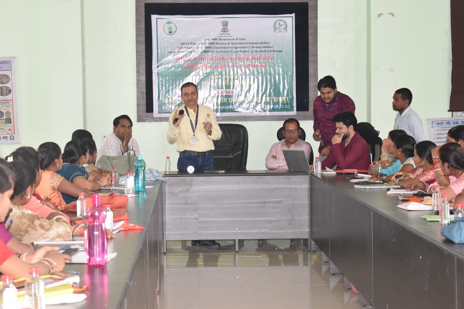 फसल को कीट से बचाने किसानों को दिया गया दो दिवसीय प्रशिक्षण