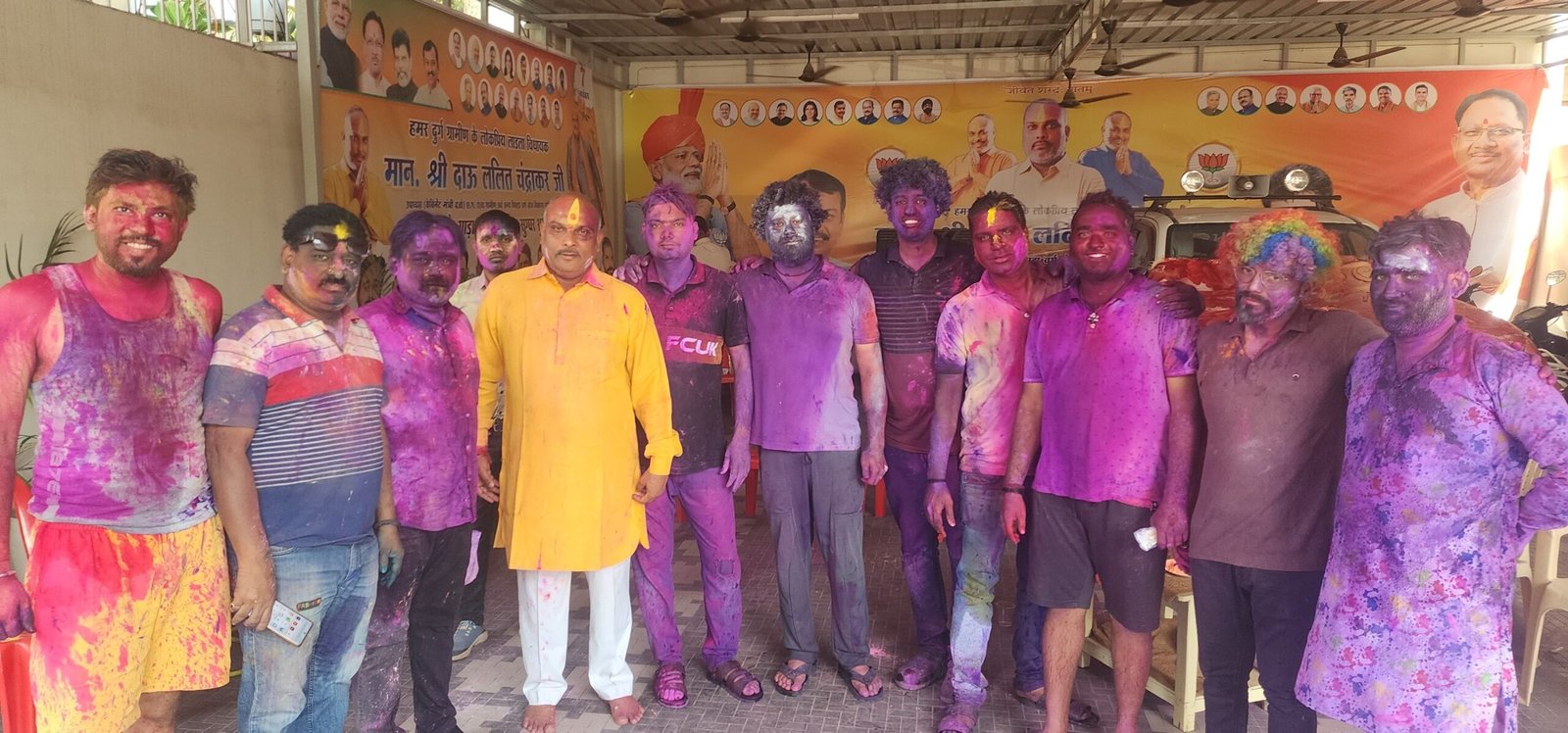 दुर्ग ग्रामीण विधायक ललित चंद्राकर अपने निवास स्थान में ग्रामीणों संग हर्षोल्लास से मनाई होली