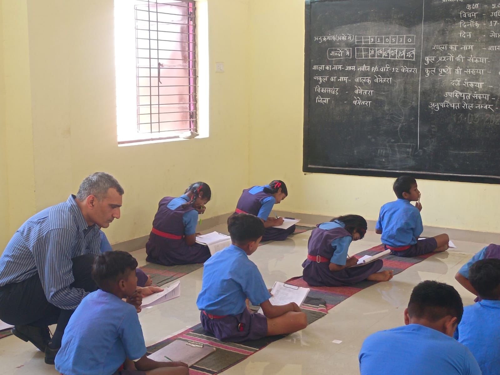 कक्षा 5वीं केन्द्रीकृत परीक्षा 2025, कलेक्टर शर्मा ने देवकर और मोहभट्टा परीक्षा केंद्र में परीक्षा का किया निरीक्षण 