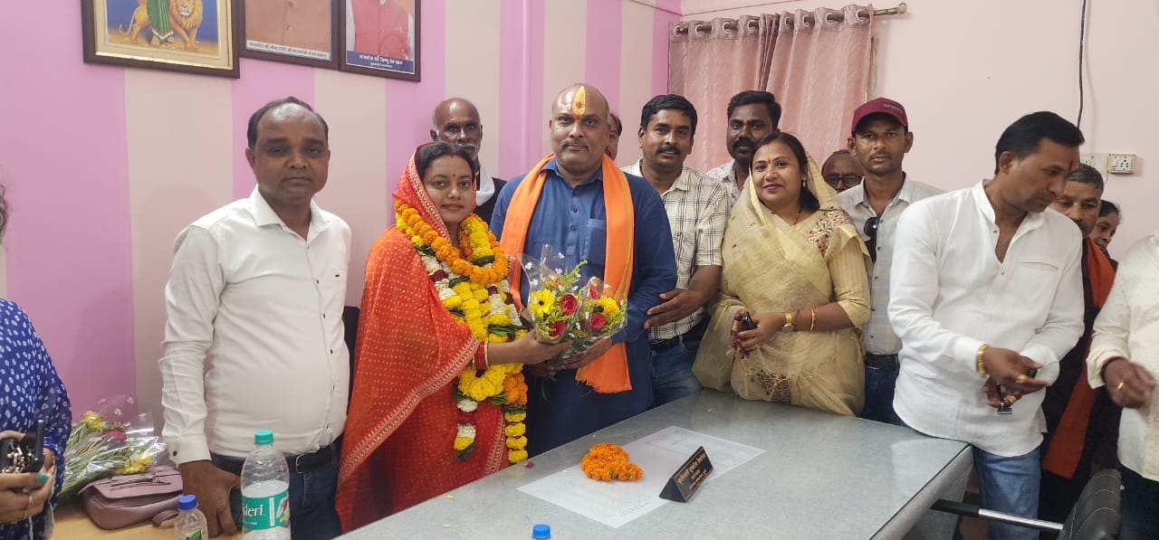 दुर्ग नवनिर्वाचित जनपद पंचायत अध्यक्ष एवं सदस्य गणों के शपथ ग्रहण समारोह में शामिल हुए विधायक ललित चंद्राकर