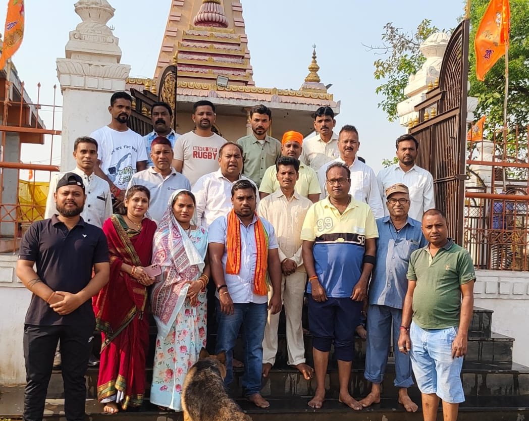 भाजपा के स्थापना दिवस पखवाड़ा के तहत कार्यकर्ताओं ने मंदिर एवं स्कूल परिसर की साफ सफाई कर सेवा का लिया संकल्प