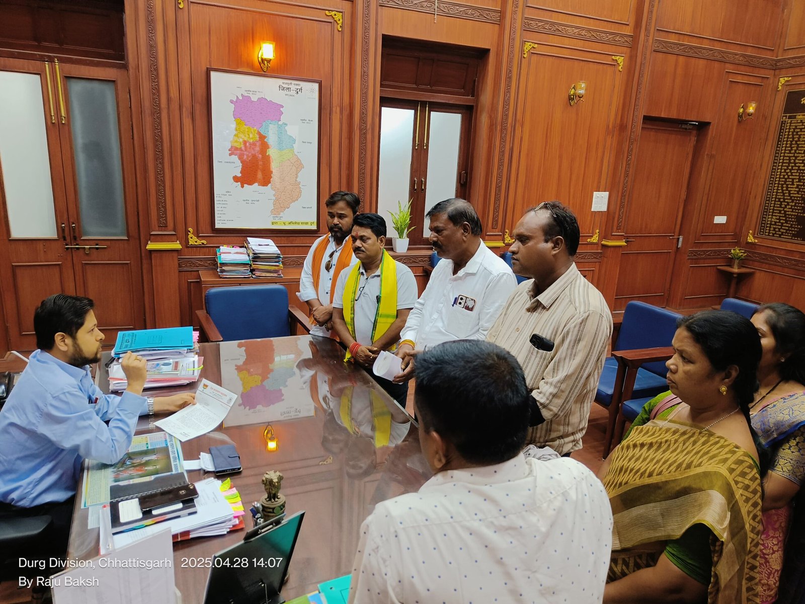 निगम एमआइसी, पार्षदो ने कलेक्टर से मुलाकात कर निगम क्षेत्र शासकीय भूमि की जानकारी सहित अवैध अतिक्रमण हटाने व रोकथाम जैसे मुद्दों पर की चर्चा