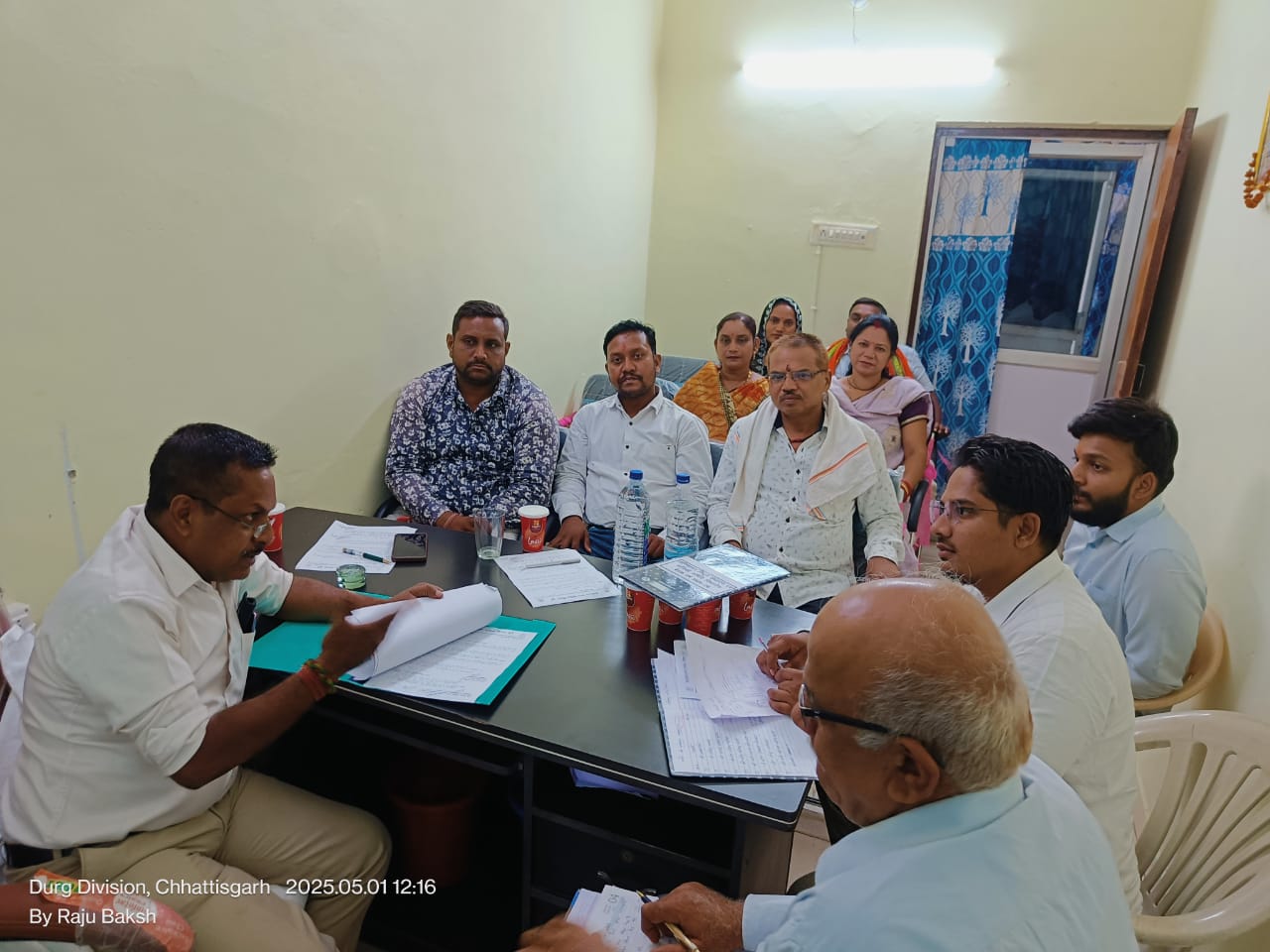 प्रभारी ज्ञानेश्वर ताम्रकर ने ली समिति के सदस्यों के साथ कर्मशाला विभाग,विधुत विभाग की बैठक