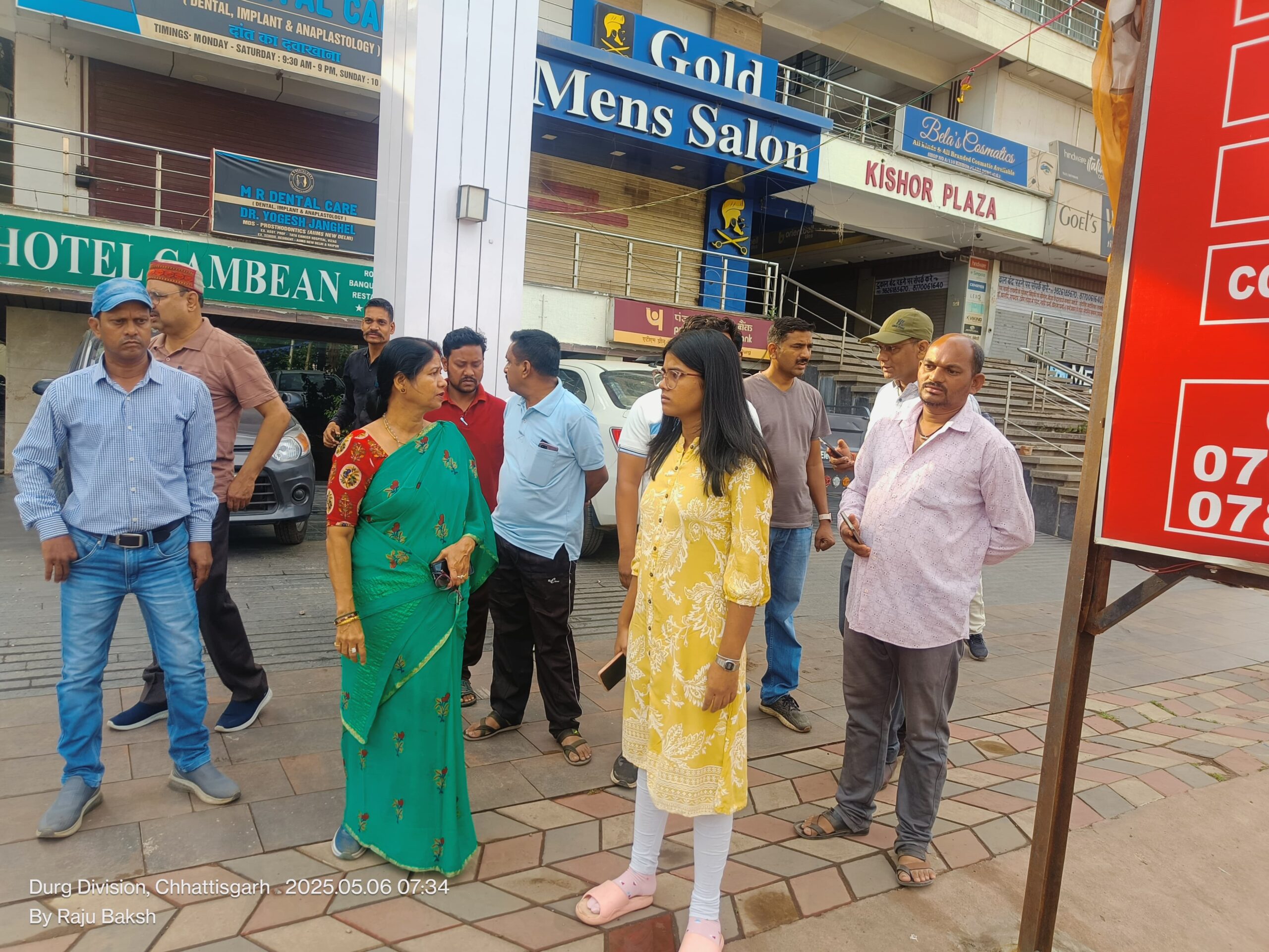 महाअभियान सफाई:महापौर ने कहा नाली के ऊपर स्लैप निर्माण को 24 घंटे के भीतर हटा लें दुकानदार,नही तो निगम तोड़ूदस्ता करेगी तोड़ने की कार्रवाही