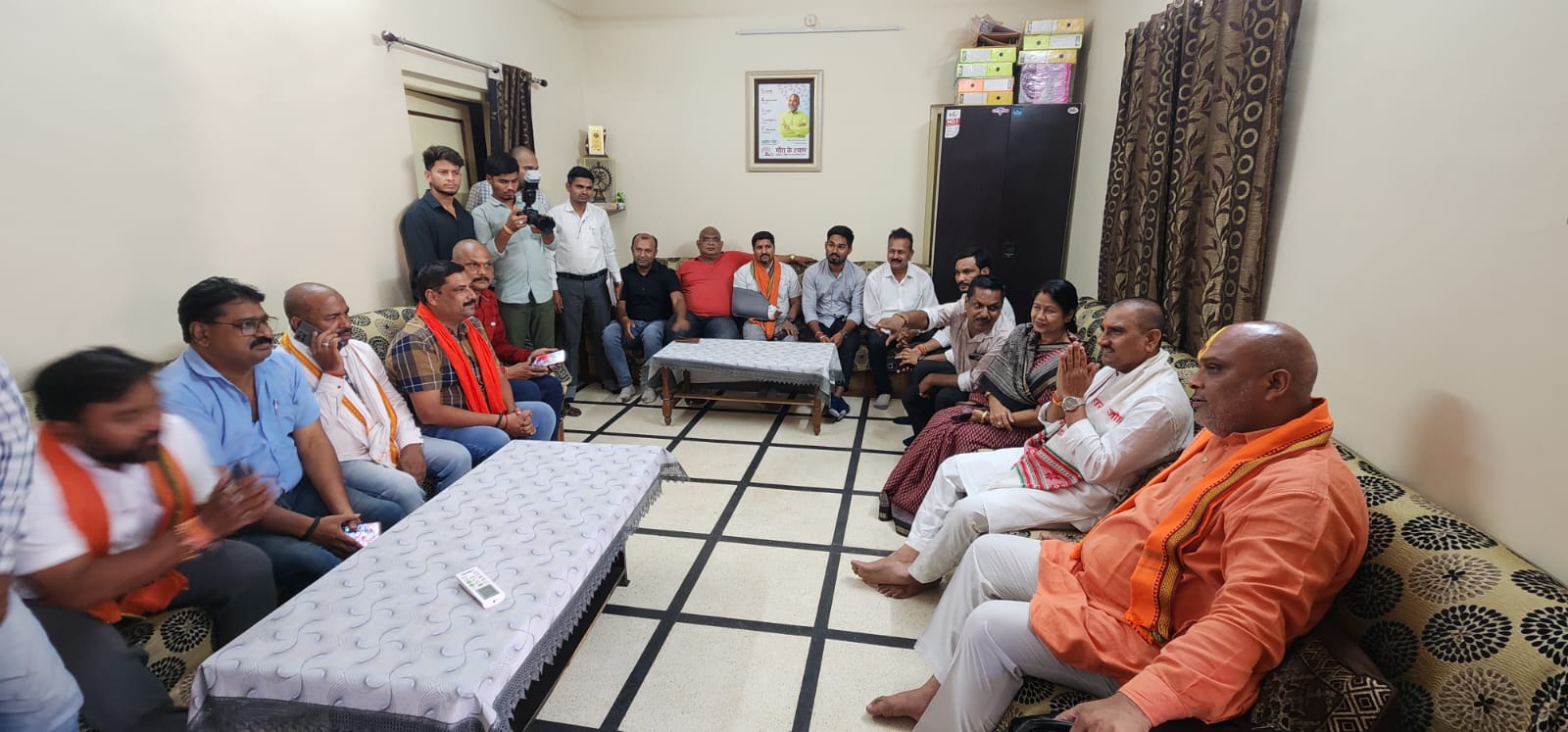 केंदीय मंत्री तोखन साहू ने पूर्णिमा चंद्राकर को निवास पहुंचकर श्रद्धांजलि अर्पित की